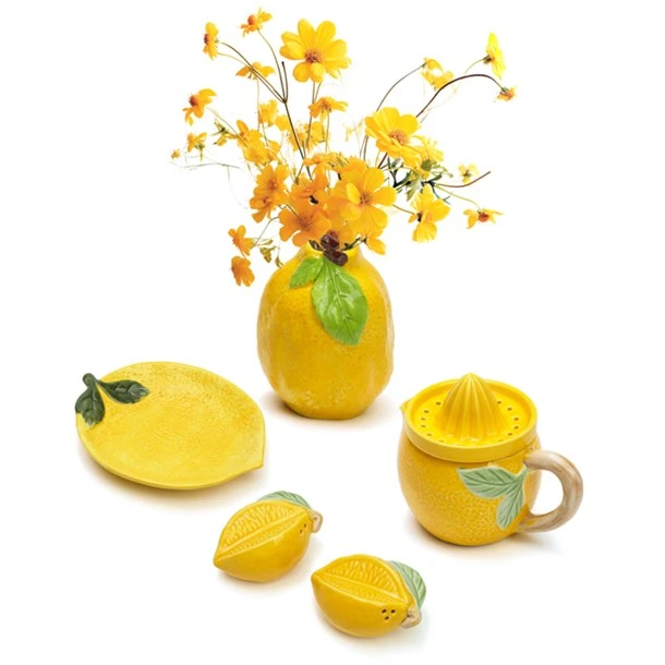 Presse-agrumes et pichet citron