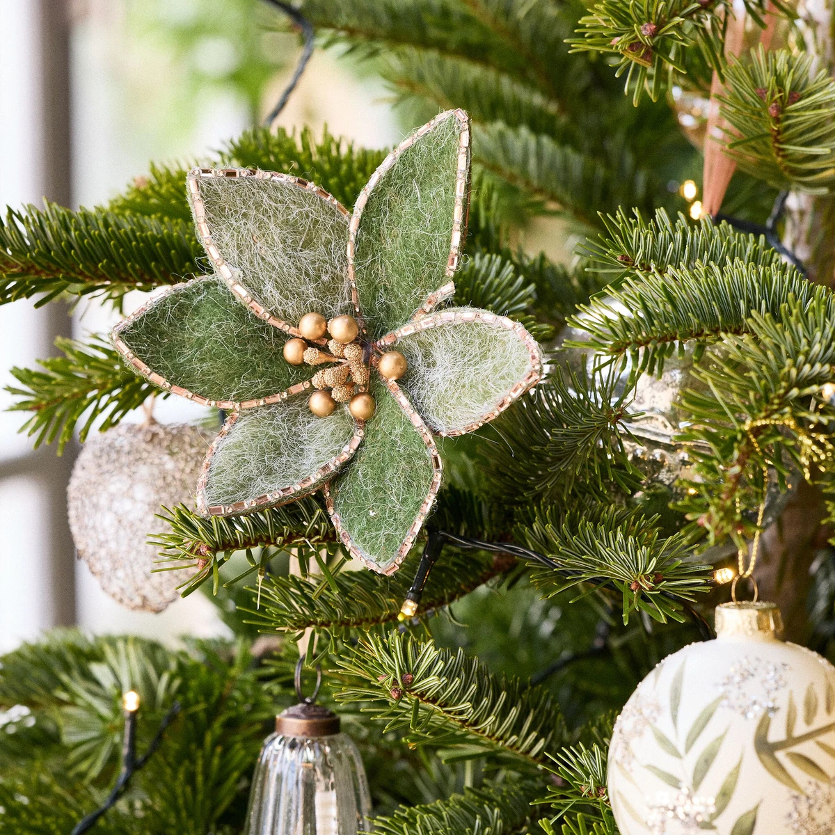 GRASSIO - Fleur à clip en feutre 14x12cm - vert