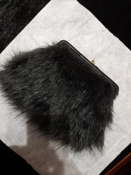 Clutch de pêlo sintético preto 🌹