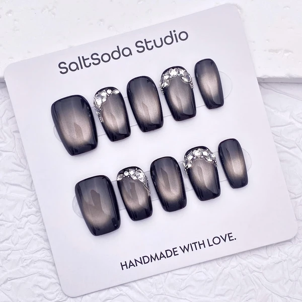 Presse-ongles en cristal fait main : oeil de chat marron foncé, carré moyen