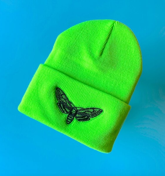 FUZZY BUG THING - Spooky Doodle Club Bonnet de papillon brodé