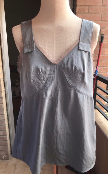 Top Vera Wang, talla M.