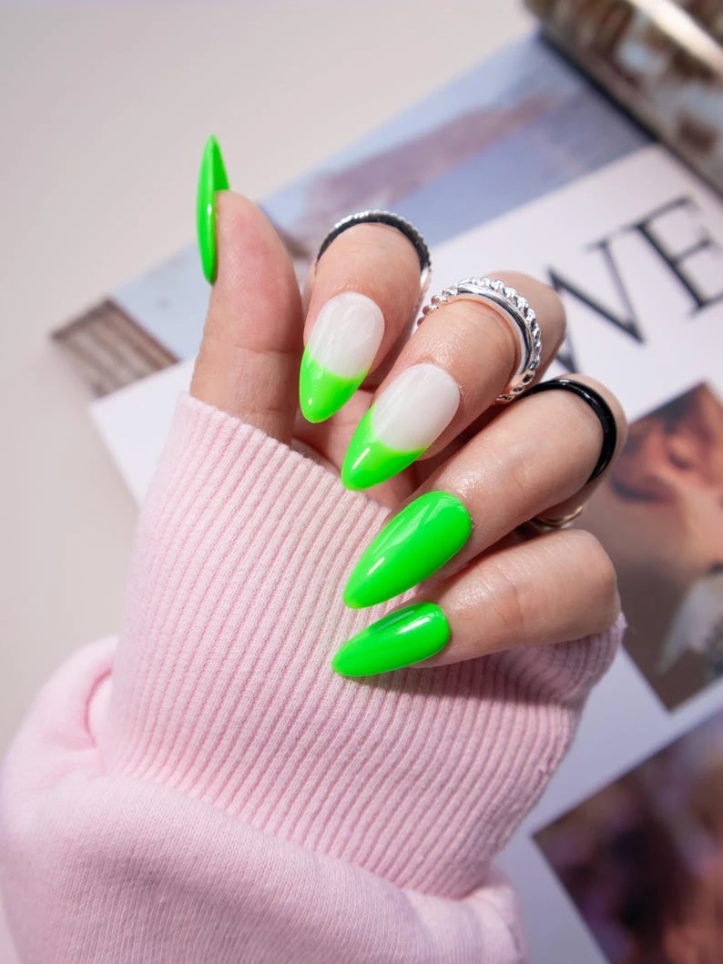 Ongles pressés vert fluo, Faux ongles faits main réutilisables de qualité supérieure, Forme en amande, Effets colorés, Style Gyaru, Hip Hop grunge