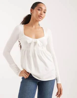 Hollister - Top babydoll avec manches longues et nœud à l'avant - Blanc
