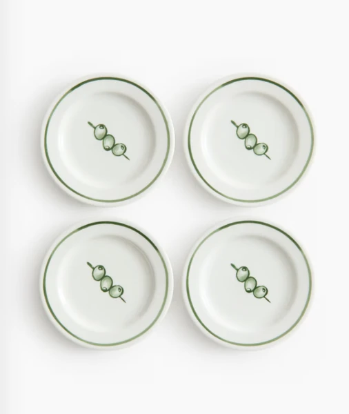 Lot de 4 petites assiettes en porcelaine 
