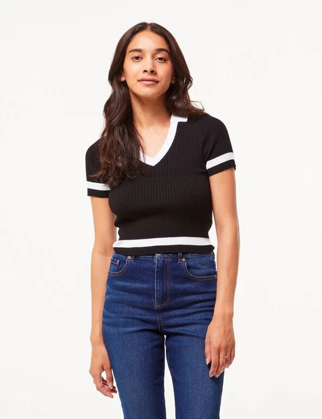 Pull court noir col chemise