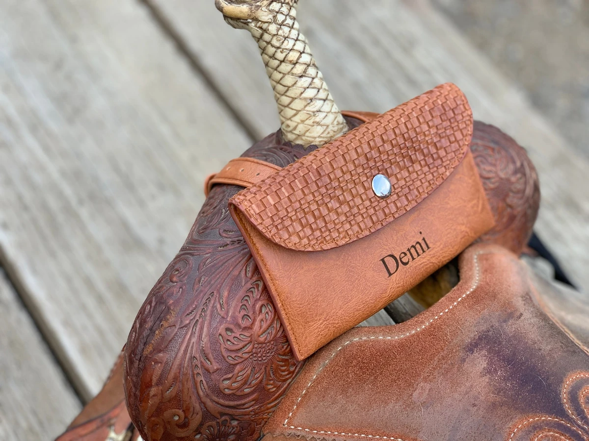 Sacoche de selle personnalisée | Support pour téléphone en forme de selle | Harnais pour chevaux | Cadeaux chevaux | Trucs pour chevaux | Cadeaux chevaux pour femmes | Cadeaux équestres