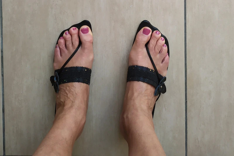 Tongs, noir
