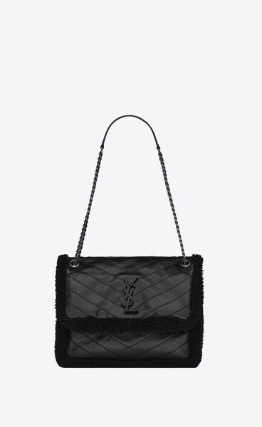 niki medium chain bag en cuir froissé et shearling