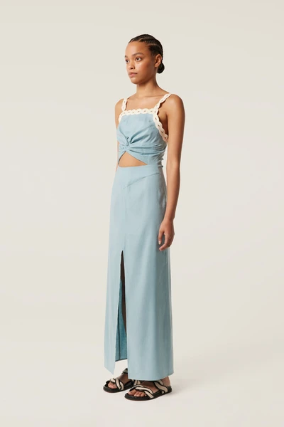 Long dress with slit in the middle of the front