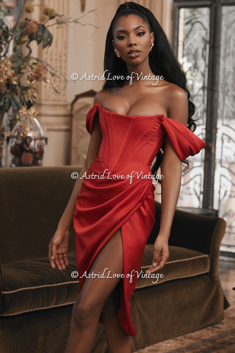 ouverture rouge de côté de corset de robe de déesse Aphrodite Royal Core European Français