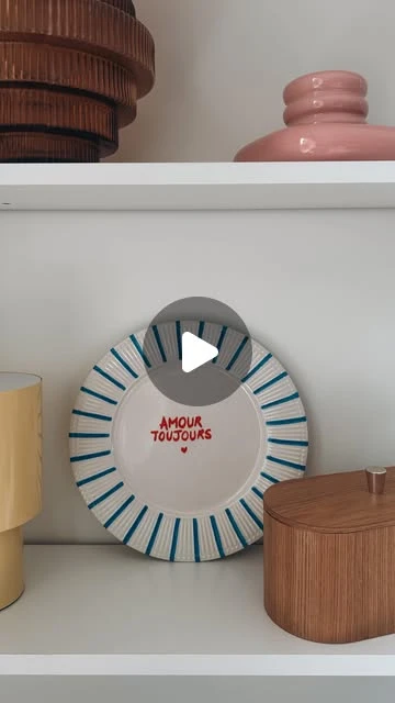 Maÿlis Luco on Instagram: "Retrouver un peu de créativité 🤍Quelle est votre préférée entre la Léopard et la Amour toujours ? 🙌🏻J’ai trouvé ces assiettes à 1€ chez Action et ça fait très longtemps que j’avais envie de tester les Marker Céramique.J’ai adoré cette activité, et je pense que je recommencerai avec les enfants, c’est un DIY très simple et super cool à faire pour eux 😍Attention, ces feutres ne sont pas compatibles avec le contact alimentaire direct, c’est pour ça que ce sont plutôt des assiettes décoratives, mais vous pouvez très bien décorer une coupelle pour un vide poche, l’extérieur d’un mug, d’une carafe, un vase, des tasses et soucoupes à café.. j’ai déjà plein d’idées 👀#ceramic #ceramics #diydecoration #diydecor #doityourself #homedecor #decoration #handmade #craft #crafting #diyhomedecor #homemade #dopamine #activitémanuelle"