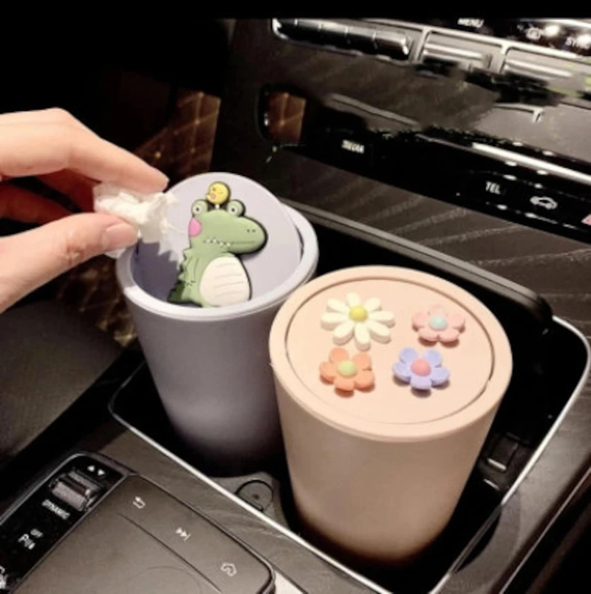 Cute and creative small mini car trash can car storage box can debris box promotional gifts small gift CuteCarAccessoriess