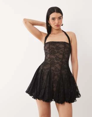 Murci - Robe courte en dentelle avec encolure américaine carrée et ourlet froncé à godets - Noir