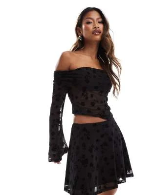 ASOS DESIGN - Top d'ensemble effet dévoré à fleurs avec encolure bardot - Noir