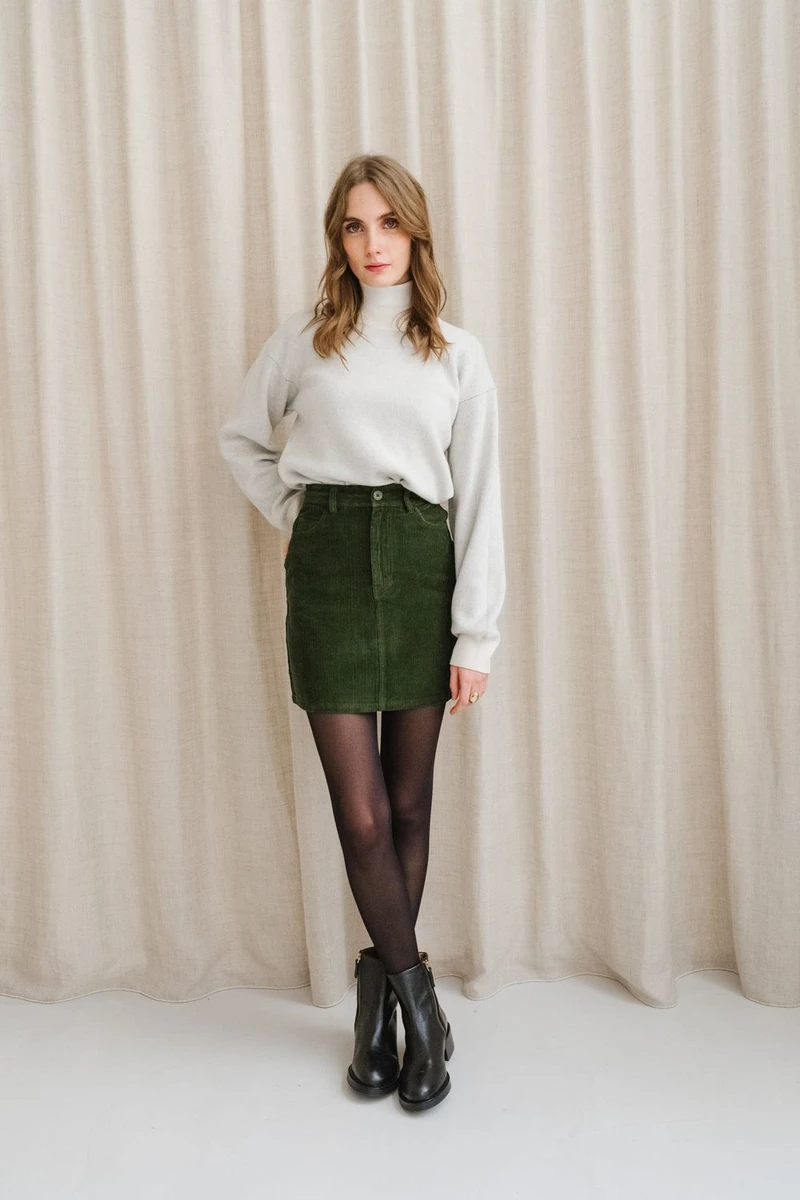 Jupe courte velours en coton bio | vert foncé "bottle green corduroy marsha skirt" Thinking Mu