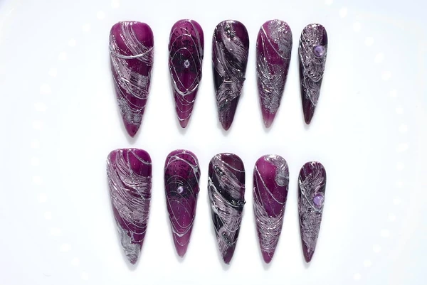 Presse personnalisée faite main sur les ongles | Design métallique argenté violet | Ongles longs stylets | Art cosmique scintillant galaxie | Ongles