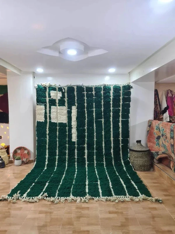 Tapis berbère en laine Beni Ouarain - Rayures vertes et blanches