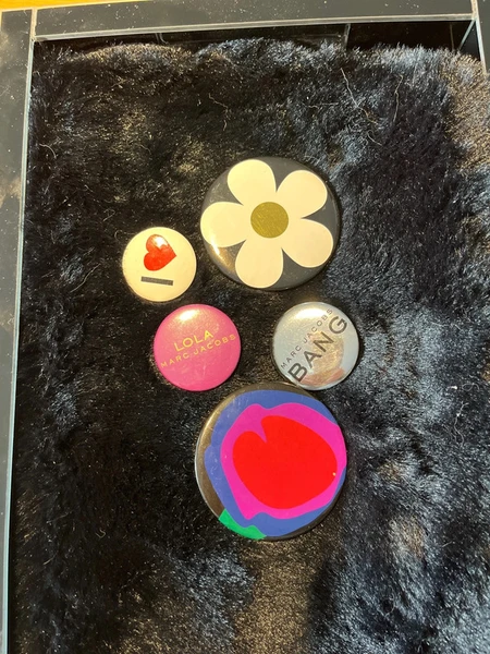 Lot badge Marc Jacob