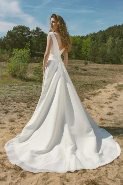 Robe de mariée princesse simple à encolure V Héra