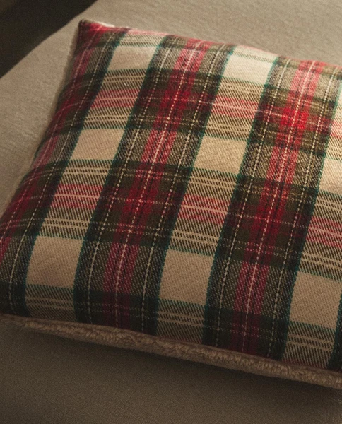 HOUSSE DE COUSSIN POLAIRE CARREAUX NOËL - TOUT AFFICHER - NOËL | Zara Home France | Zara Home France