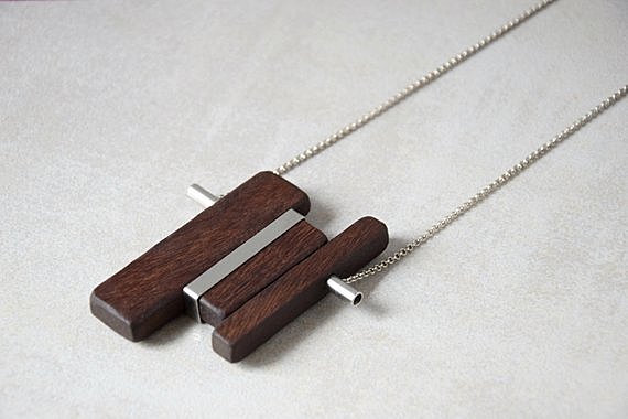 Collier avec pendentif long bois, bijoux en bois