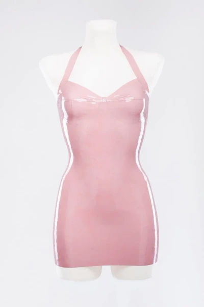 Robe en latex rose clair avec bonnets moulés