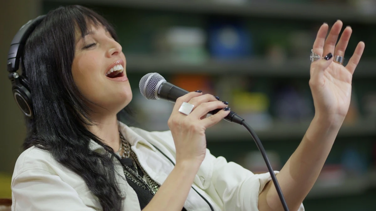 Mayre Martinez | Sing Your Best: The Proven Method for Singing Like Your Favorite Superstars