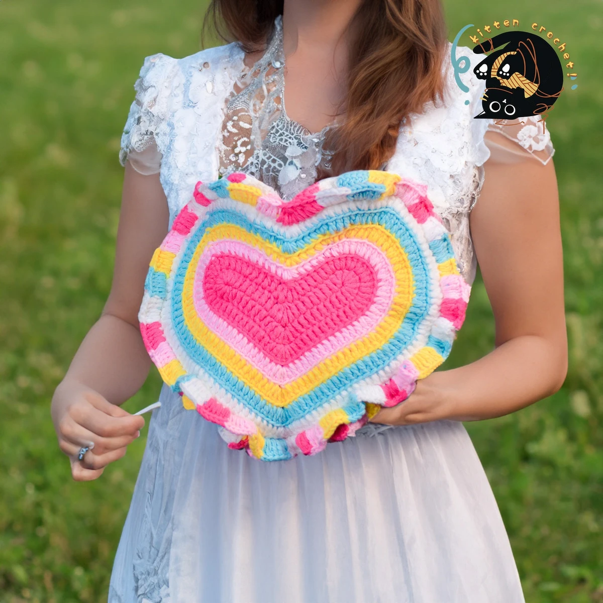 Charming Heart-Shaped Crochet Crossbody Bag - Stylish and Versatile!