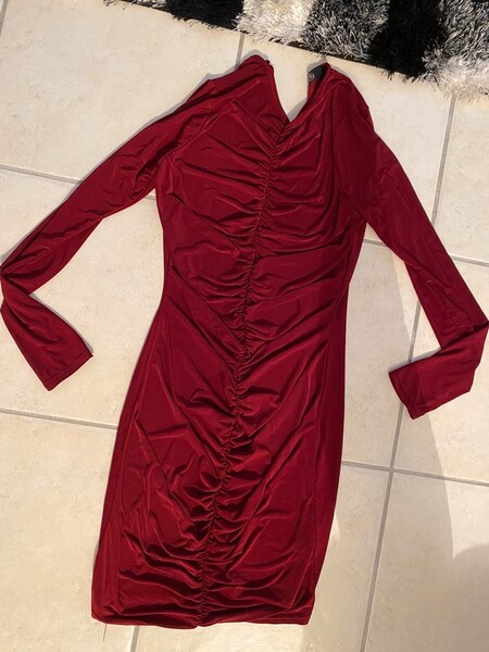 Robe courte froncée matière slinky TAILLE 36