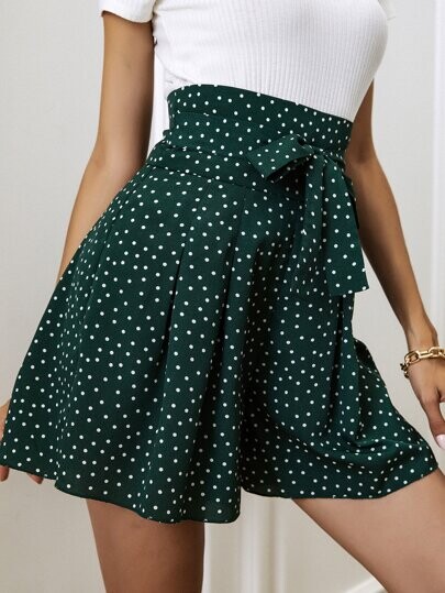 Short ample ceinturé à pois