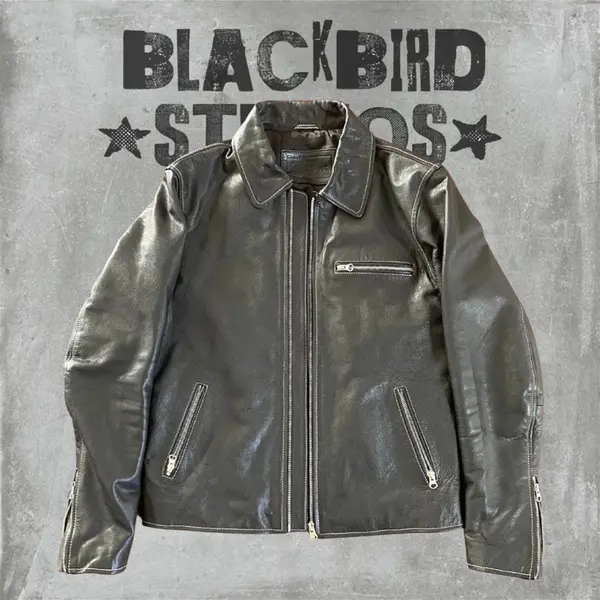 Veste en cuir surpiquée