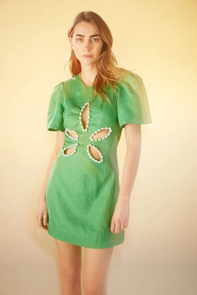 Robe à ouverture en forme de fleur