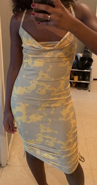 Robe moulante slinky imprimé à col bénitier TAILLE 32