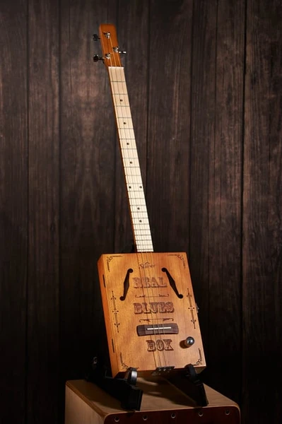Cigar Box - Guitare à 3 cordes - Shiver
