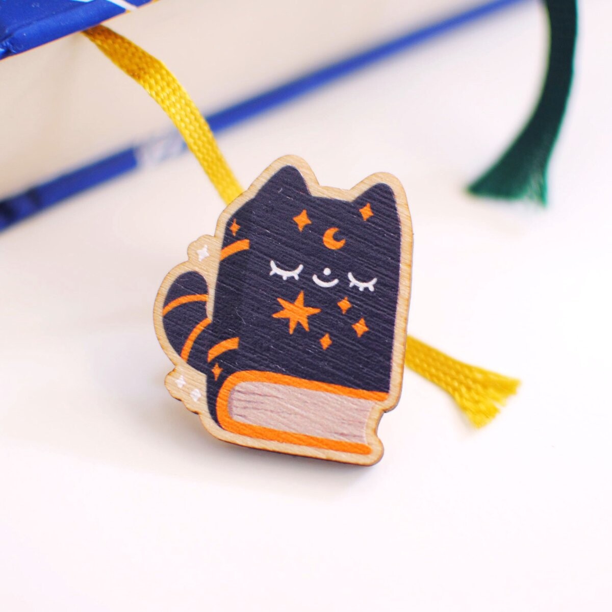 Wooden pin - Magic Catbook