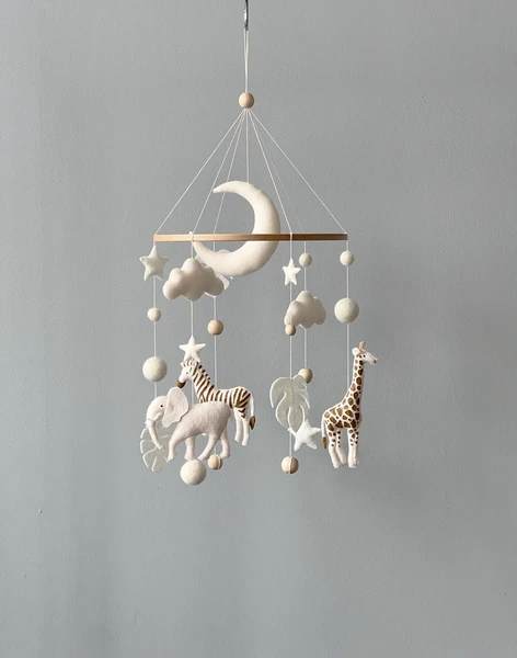 Mobile bébé blanc neutre animaux Mobile chambre d'enfant Afrique en feutre safari Afrique girafe, lion, zèbre et éléphant. Berceau mobile lune, nuages mobil