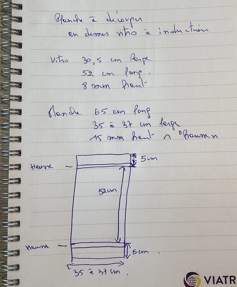 une planche a decouper en bois pour mettre au-dessus de la vitro induction