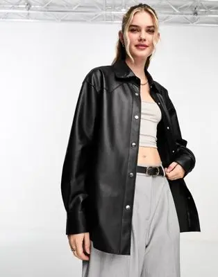 Pull&Bear - Surchemise en imitation cuir - Noir | ASOS