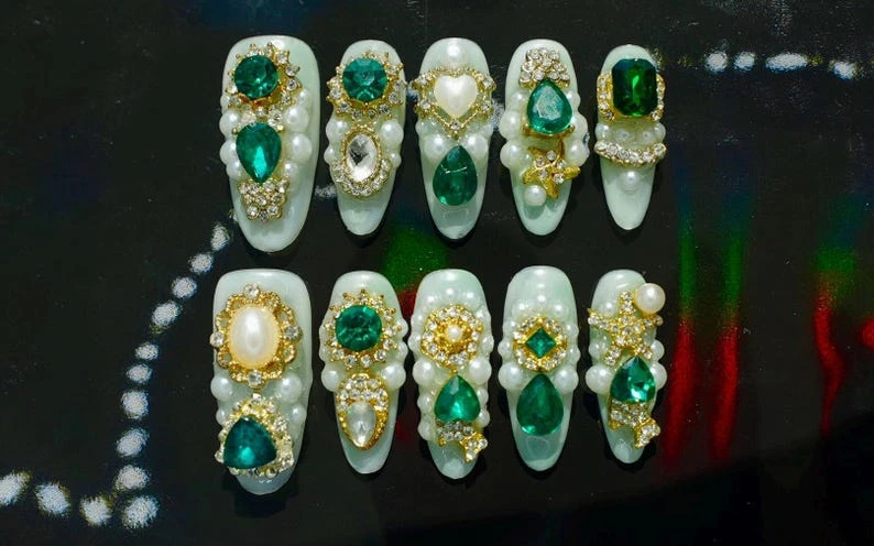 Presse-ongles fait main personnalisé | Perle bijou vert émeraude de luxe | Faux ongles élégants en or avec pierres précieuses | Gemme baroque royale
