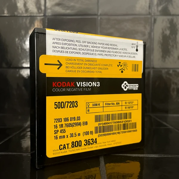 16 mm KODAK vision 3 50D négatif couleur 30,5m - 7203