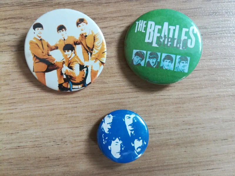 3 vintage set pin badges The Beatles chapas