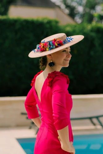 Chapeau Petit Mayor doré et ses fleurs colorées