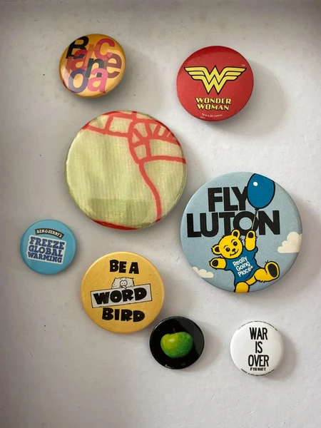 Lot de badges vintage