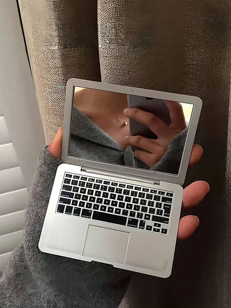 1 pièce Miroir de maquillage compact et pliable, format de poche (similaire à un design d'ordinateur portable), miroir de maquillage pliable portable avec détails du clavier, couleur rose, convient pour les voyages, essentiel pour le maquillage en déplacement, meilleurs cadeaux | Mode en ligne | SHEIN FRANCE