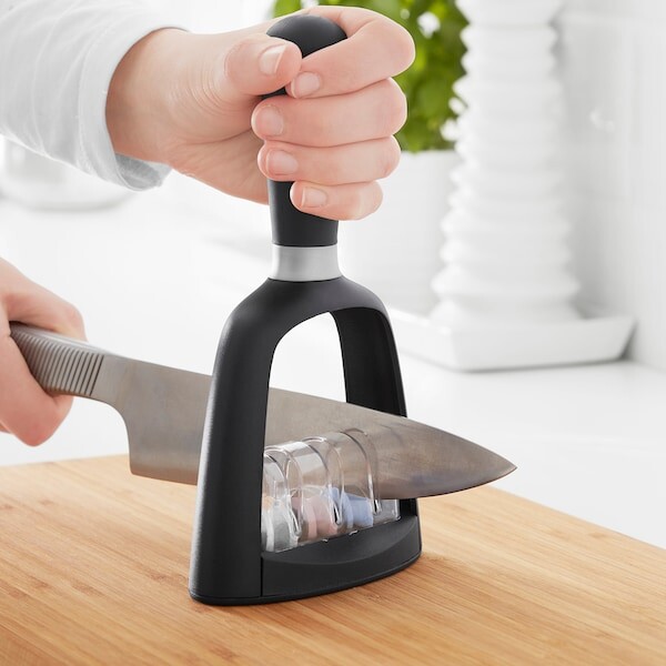 Avoir des couteaux, c'est bien, quand ils coupent, c'est mieux.