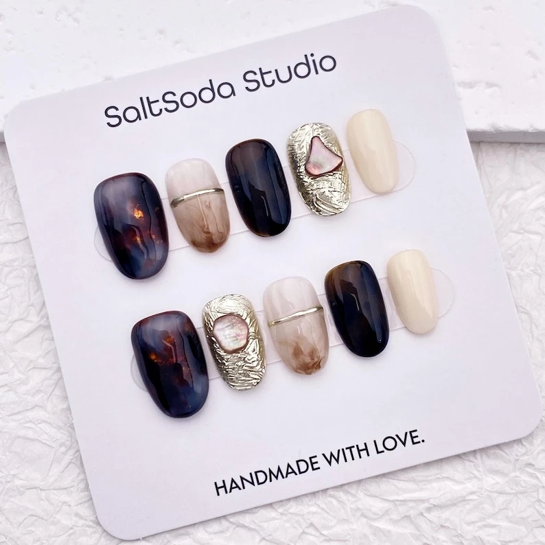 Ongles à presser brun ambré : Ongles courts ovales faits main