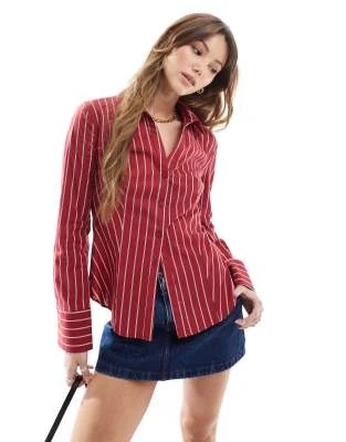 Miss Selfridge - Chemise ajustée à larges rayures - Rouge cerise | ASOS