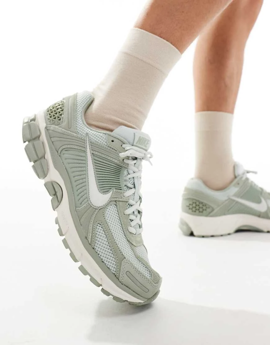 Nike - Air Zoom Vomero 5 - Baskets - Vert olive