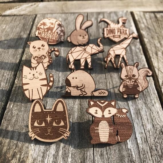 Badge en bois thème Animaux / Pin&#39;s Animals / Chat, renard, ours, éléphant, girafe, castor